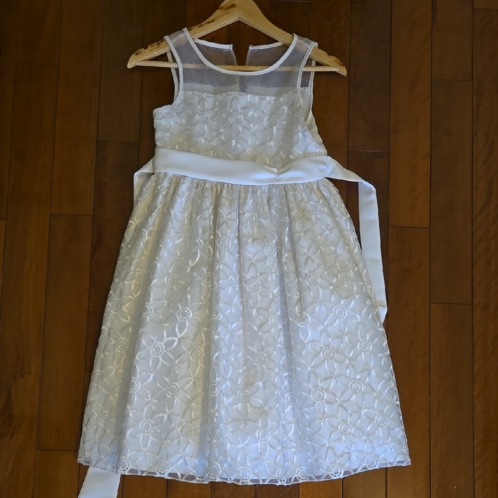 Elegant White Floral Kids Dress Perfect For Cmmunion Or Easter
